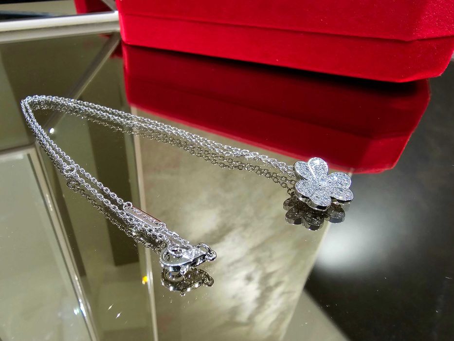 Van Cleef & Arpels VCA Silver Frivole Diamond Clover Дамско Колие