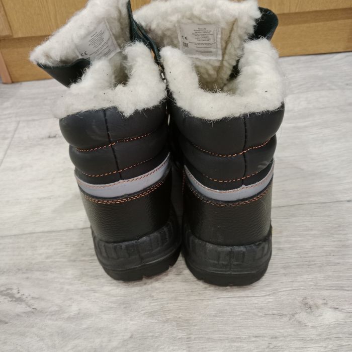 Продам спецобувь 42 размера