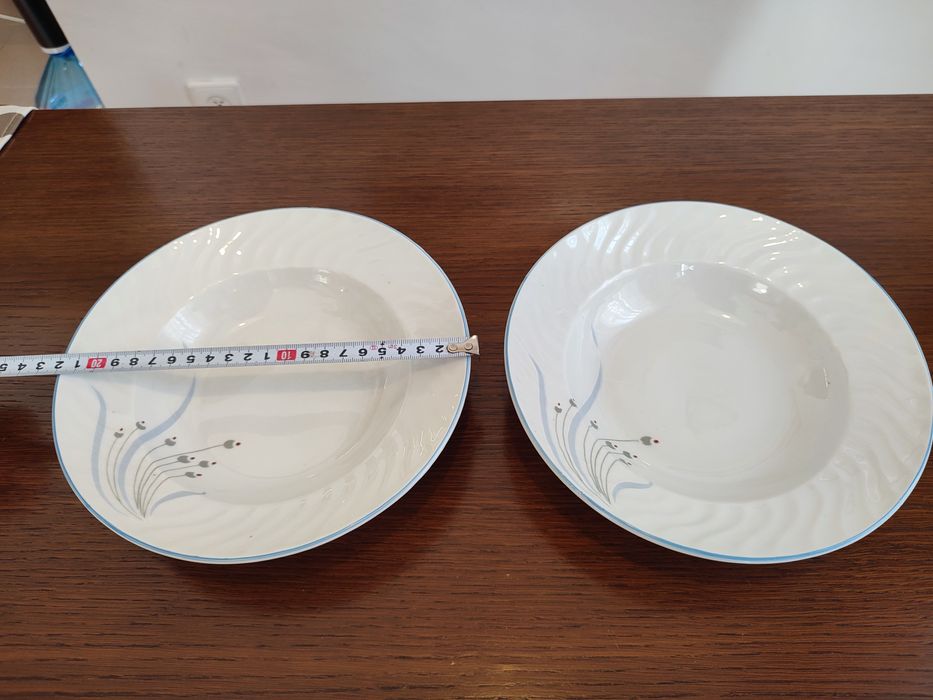 Порцеланови чинии и съдове