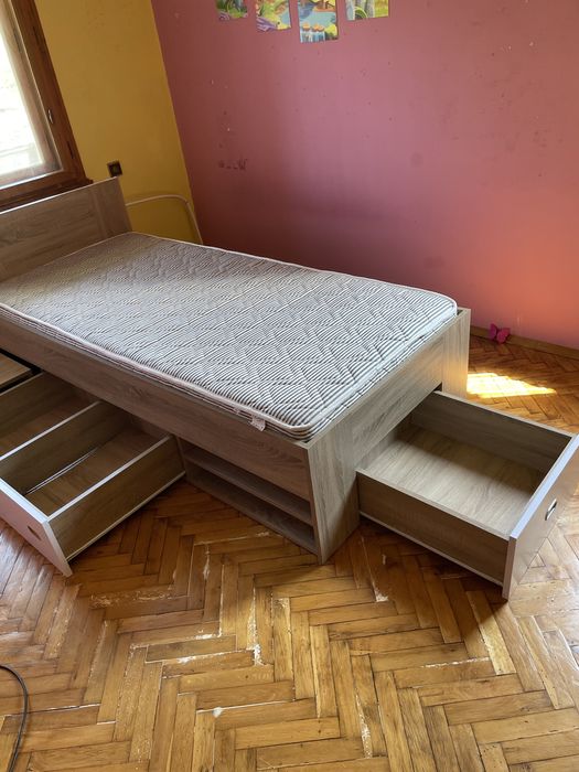 Продавам легло MAKA 90/200