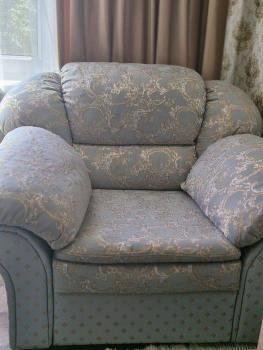 Диван с креслом