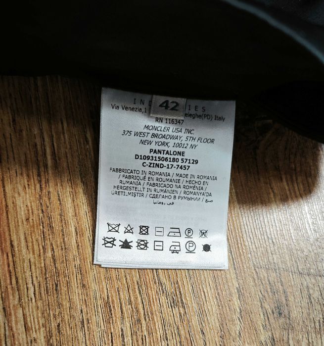 Moncler Оригинален дамски панталон размер 42