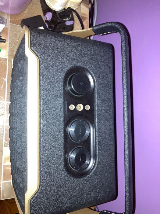 JBL Authentics 300