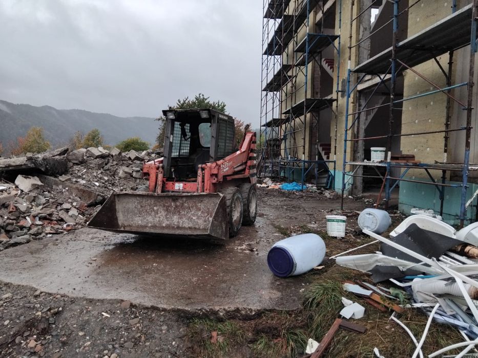 Închiriez excavator  Buldoexcavator