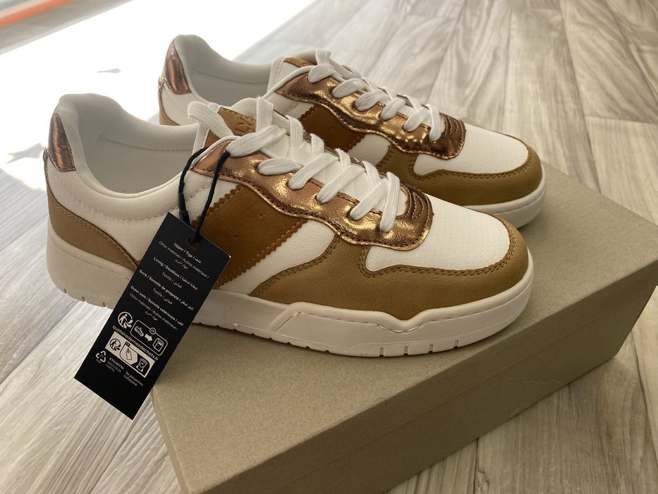 Маратонки Бели Спортни