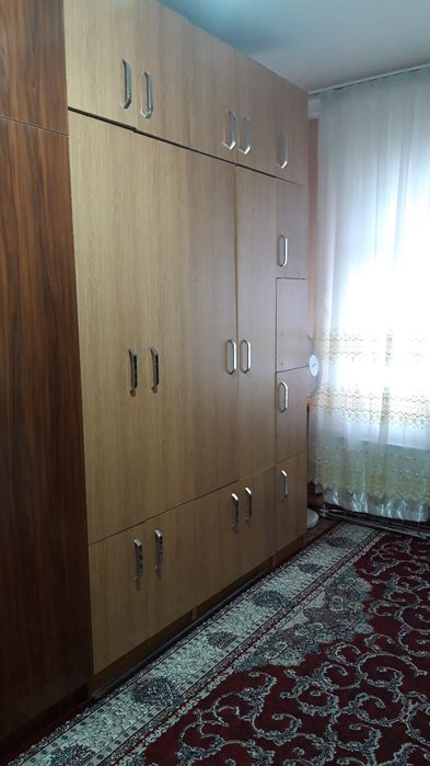 Срочна шкаф сотилади.