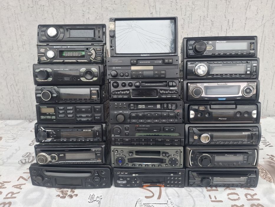 Продам фары разные стопы и магнитолы