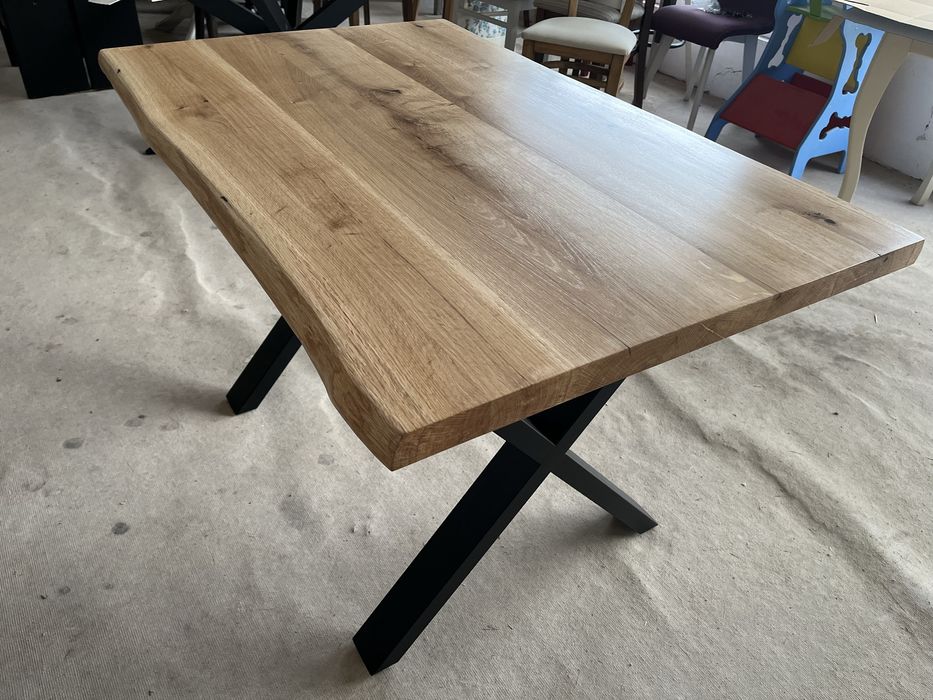 Трапезна маса от дъб масив с метални крака 120/80