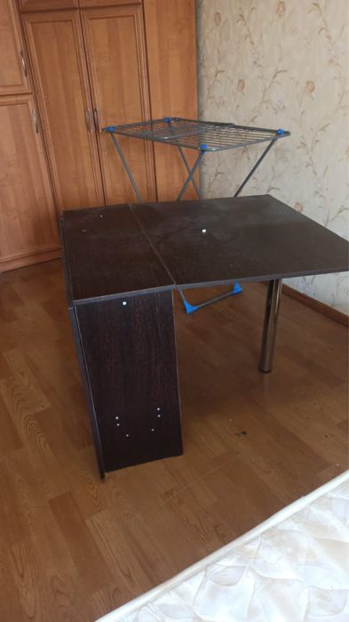 Корвать,  стол (транформер) диван,камот тумба
