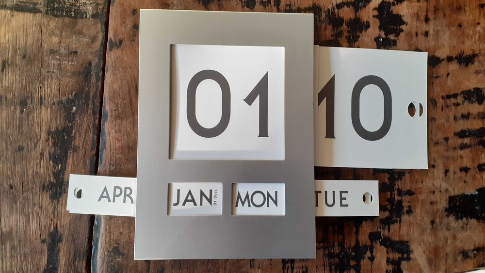 календар стенен и за бюро вечен