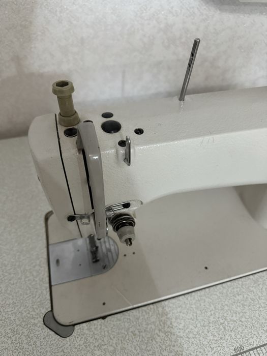 Продам швейную машинку
