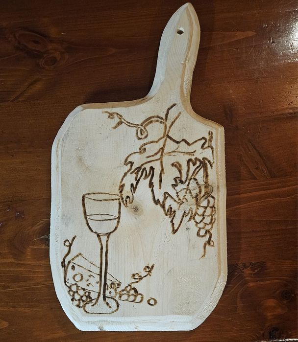 Ръчно изработени дървени изделия – дъски за рязане, играчки, пирографи