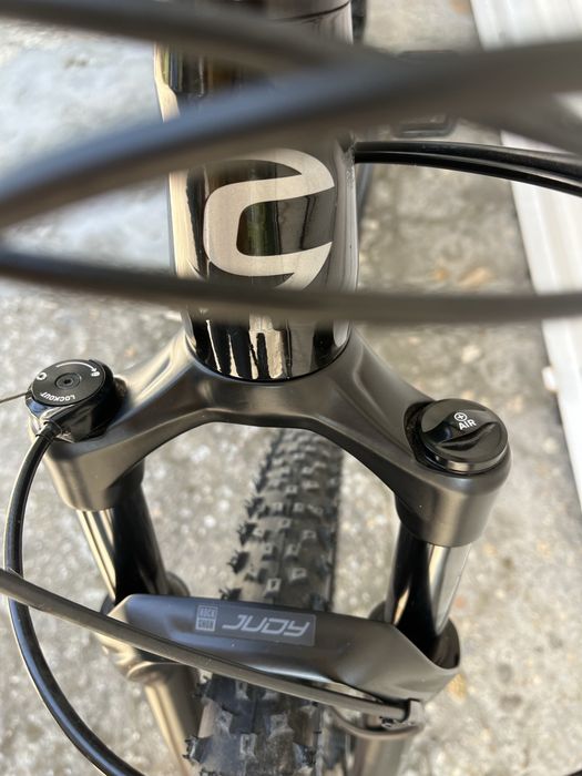 Велосипед Cannondale - 29 ц , М размер -Висок клас, Перфектен .