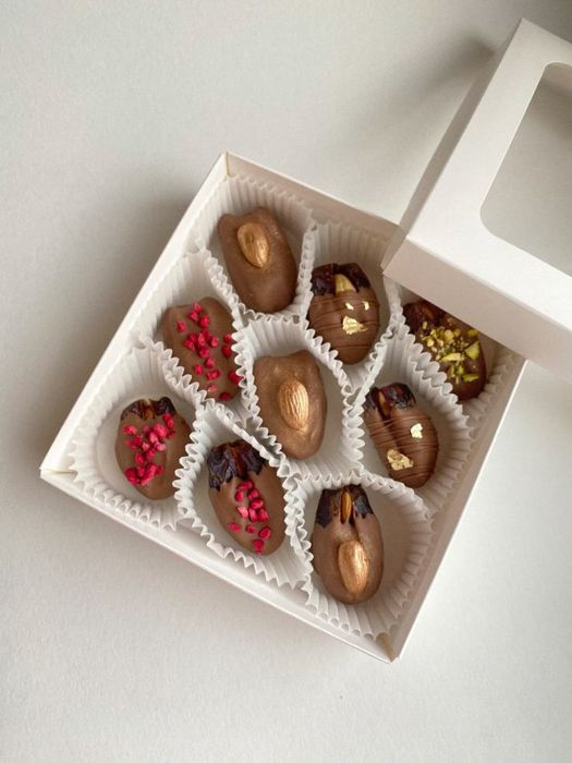 Финики в шоколаде с орехами