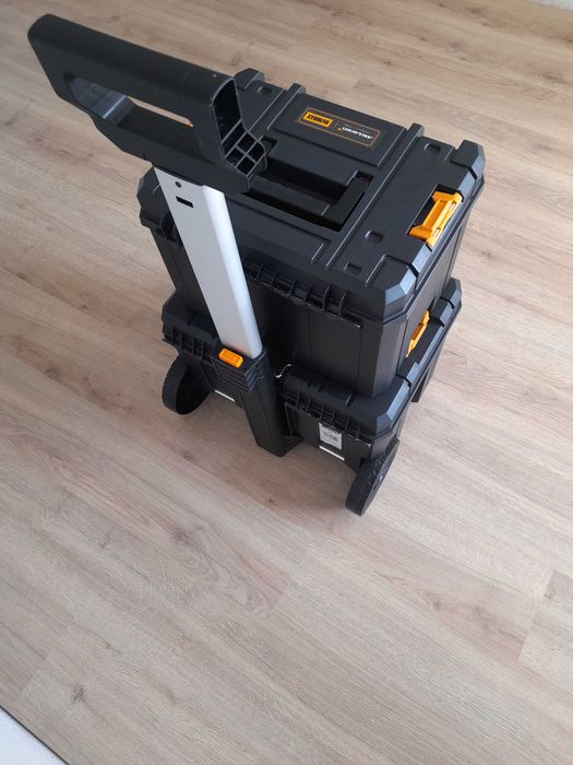 Dewalt куфар за инструменти