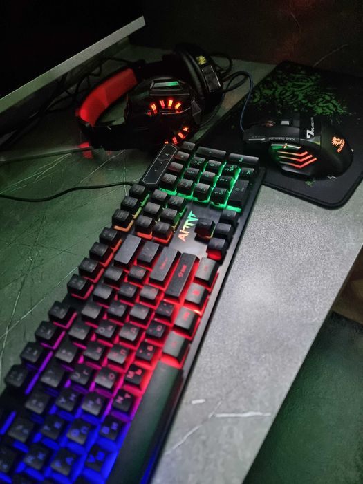 Komputerlar va playstationlar komplekt