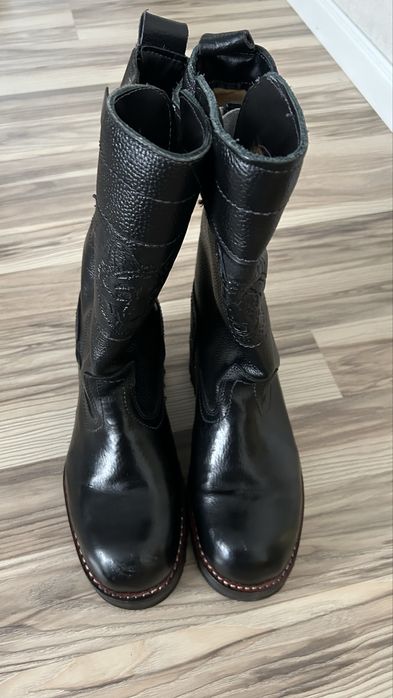 Продам зимнюю очень теплую обувь.