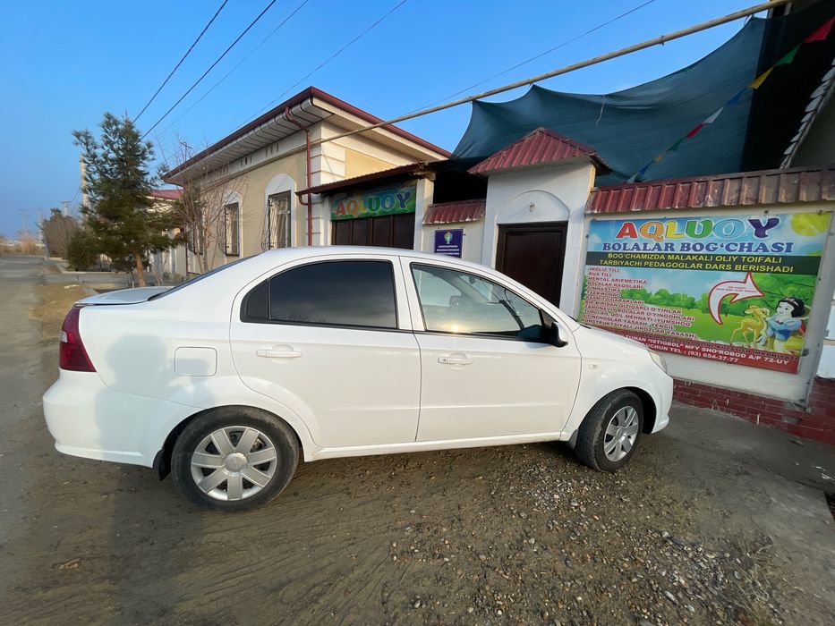 Нексия 3 автомат  сотилади, 2017 йили, метани бор