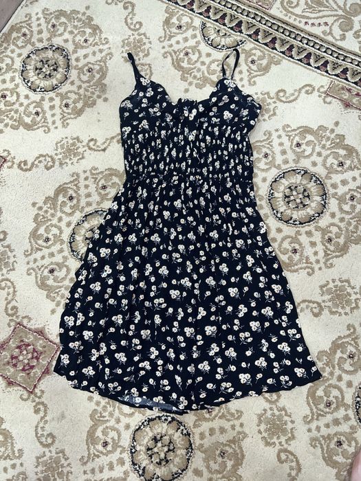 летнее платье с принтом цветочков