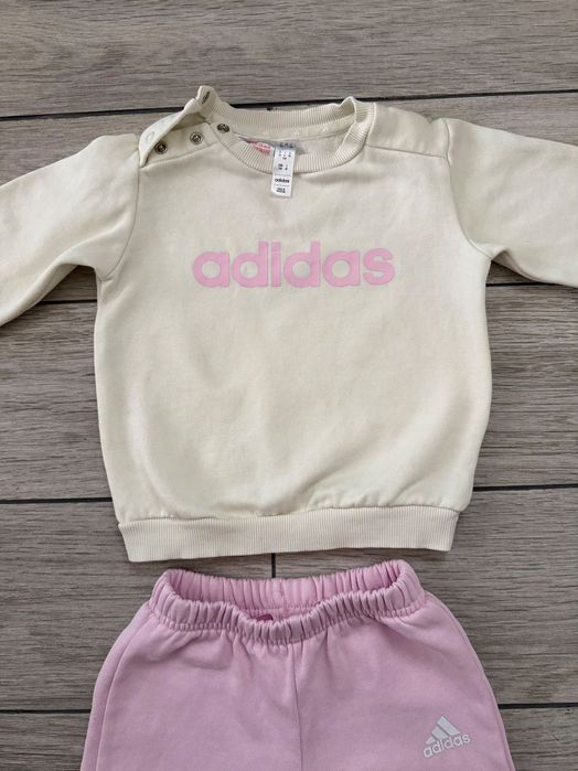 Бебешки екип Adidas 9–12 месеца – като нов