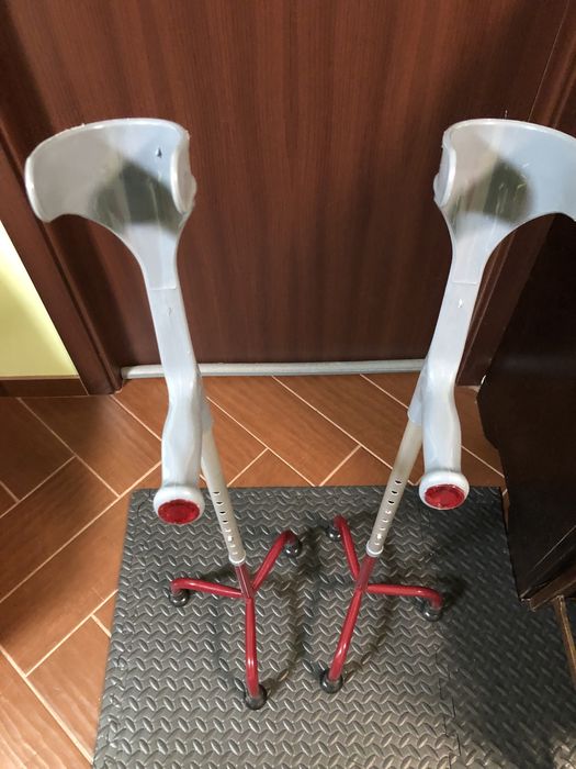 Bastoane reglabile cu sustinere