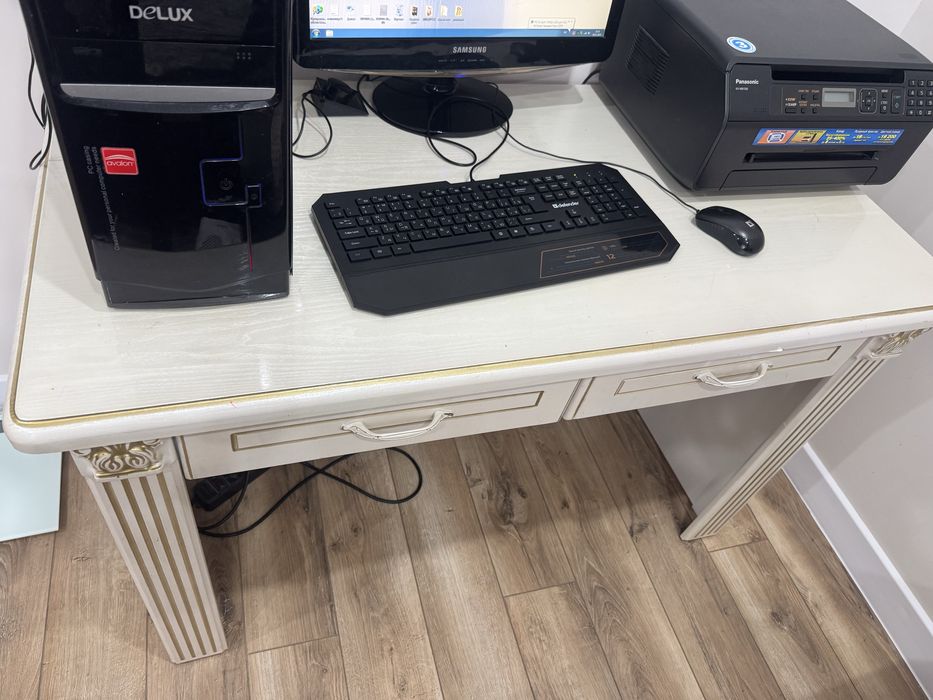 Стол компьютерный