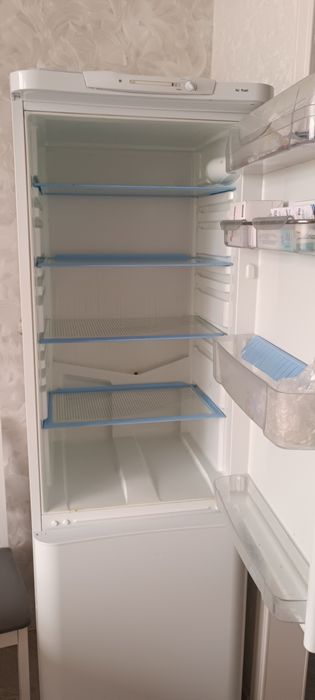 Холодильник indesit