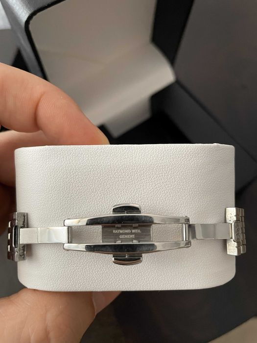 Дамски часовник Raymond Weil (16 камъка) - колекция Don Giovanni