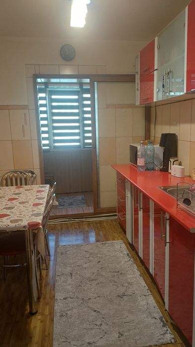 Vând apartament 3 camere Mioveni