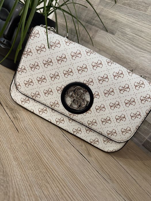 Дамска чанта guess