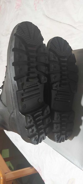 Продавам нови кубинки номер 45 естествена кожа