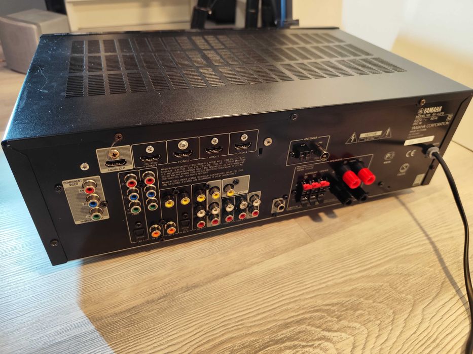 Amplificator YAMAHA RX-V375 cu USB