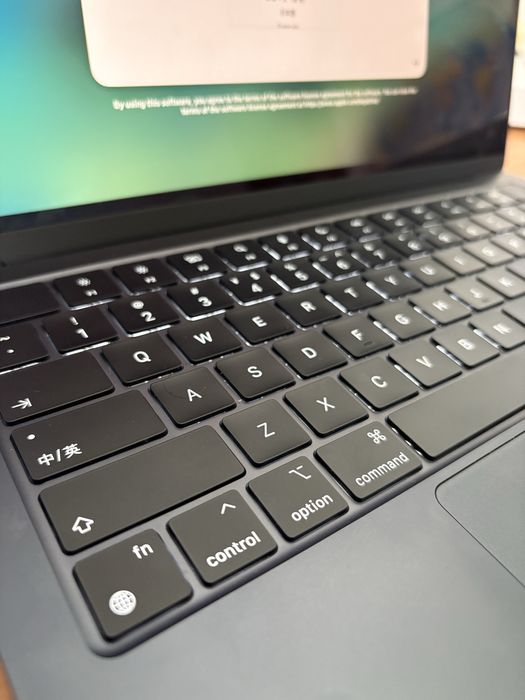 Продаю MacBook Air M2 16/256 (Midnight)