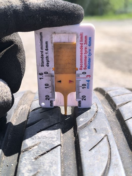 Два броя 235/45/17 Nexen N'fera SU4