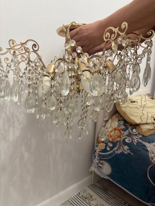 Красивая люстра в зал