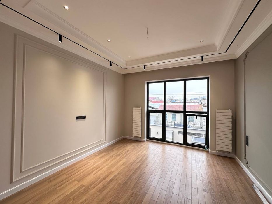 3 қаватли енги 2,5 сотокли евро ховли сотилади