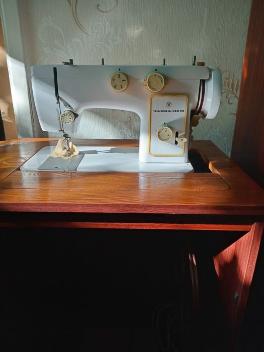 Продам швейную машину