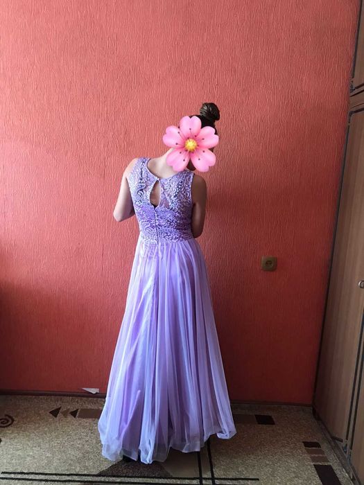 Продам платья вечерние б/у