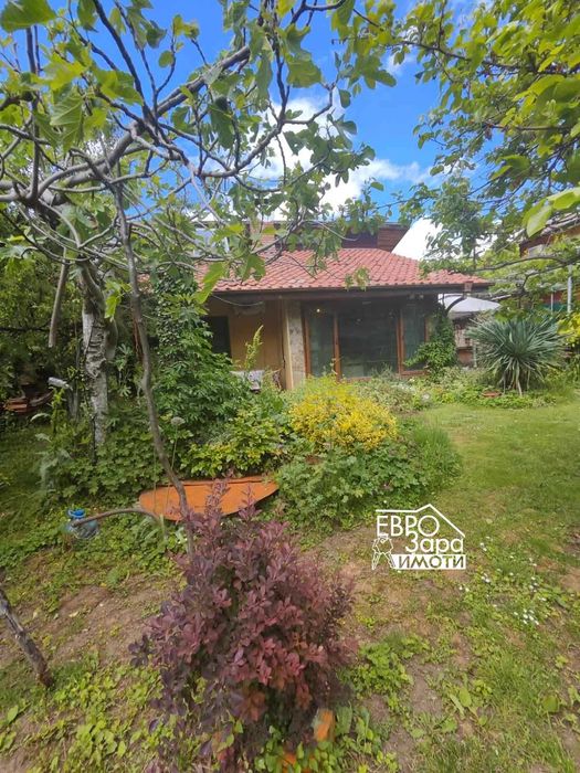 Масивна, обзаведена къща за продажба в с.Дълбоки