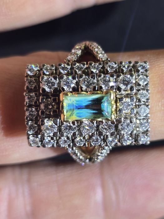 Золотое кольцо с бриллиантами