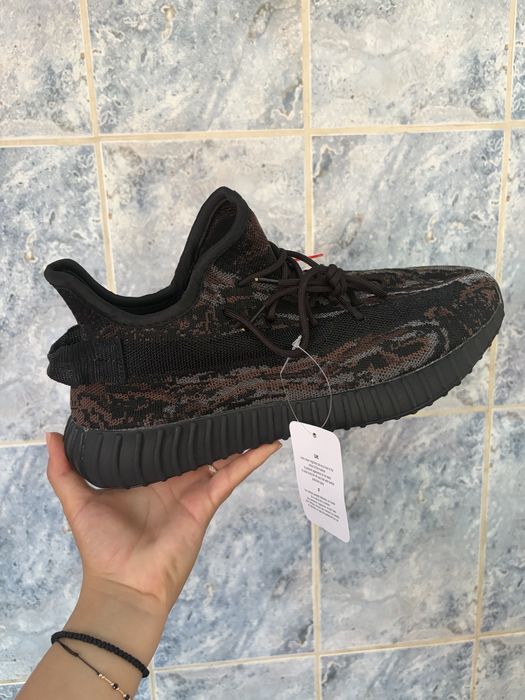 Adidasi Yeezy boost
