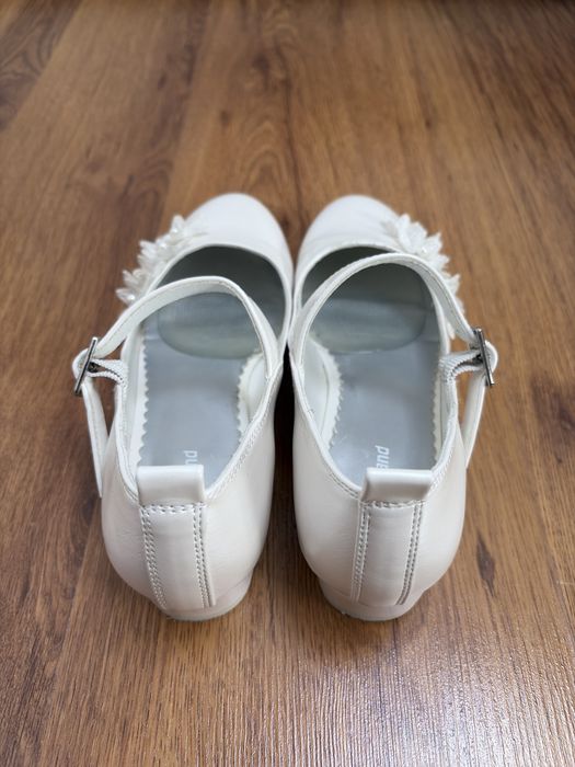 Pantofi eleganti pentru fete/ de Prima Împărtășan