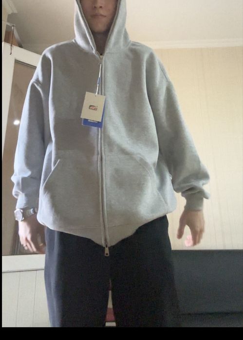 Продаеться серая качественна зипка