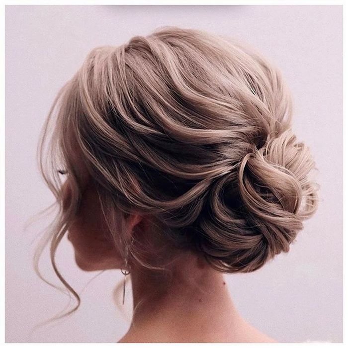 Пучек прическа 2024 Пучек прическа 2024