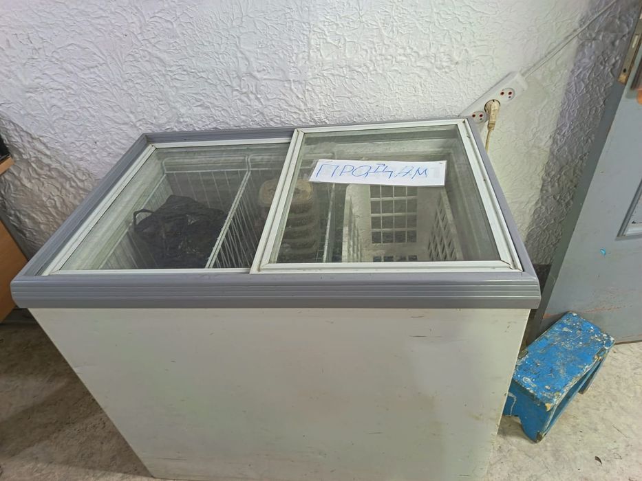 Продам  морозилку витринный холодильник