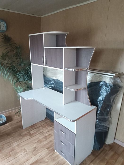 Стол компьютерный