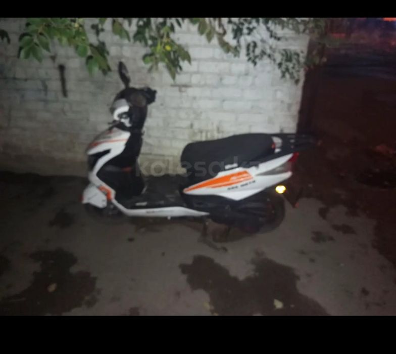 Продам м8 АБС  срочно