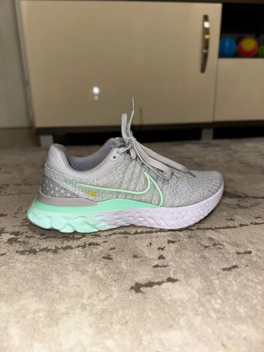 Маратонки  Nike 38 номер