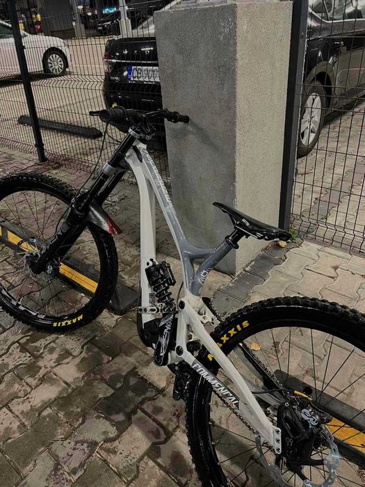 Продавам Downhill колело Commencal Supreme V4