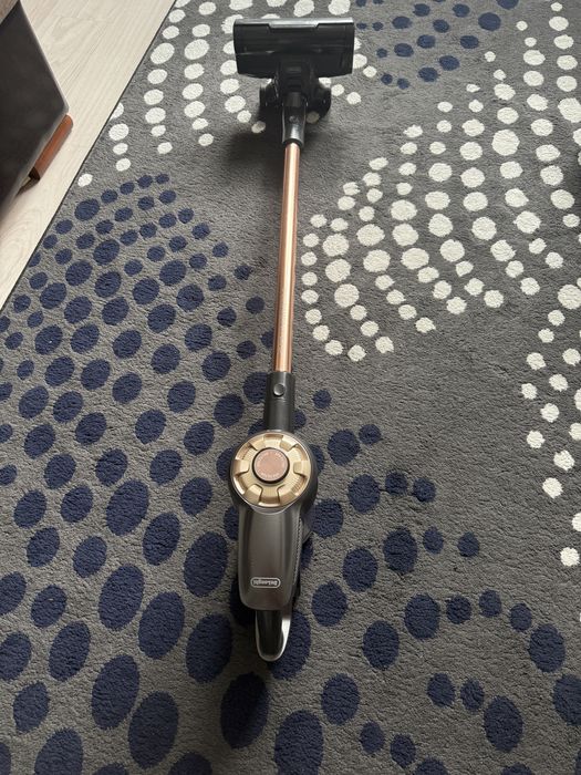 Вертикальный пылесос  delonghi xlm